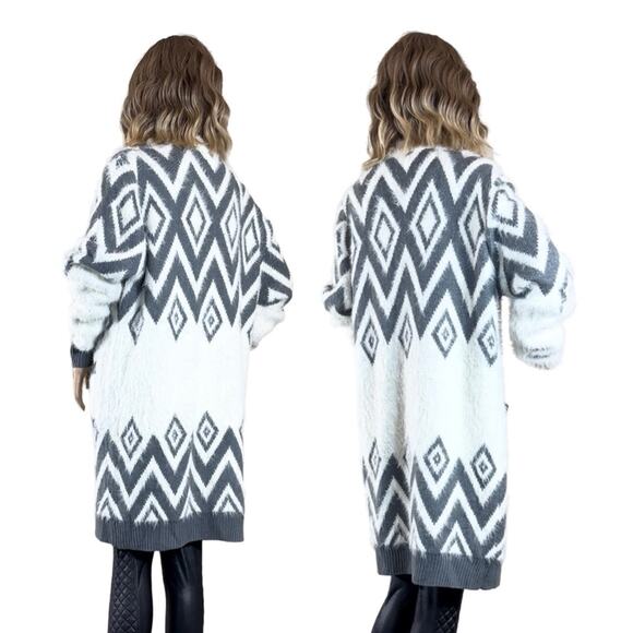 NWOT &Merci Cozy Mohair Grey and White Fuzzy Batik Print Cardigan SZ L$69 - Picture 9 of 10